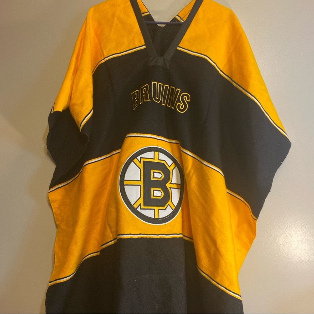 Boston Bruins NHL Cozy Wearable Blanket‎ Sweater Lounge Wear Game Ready